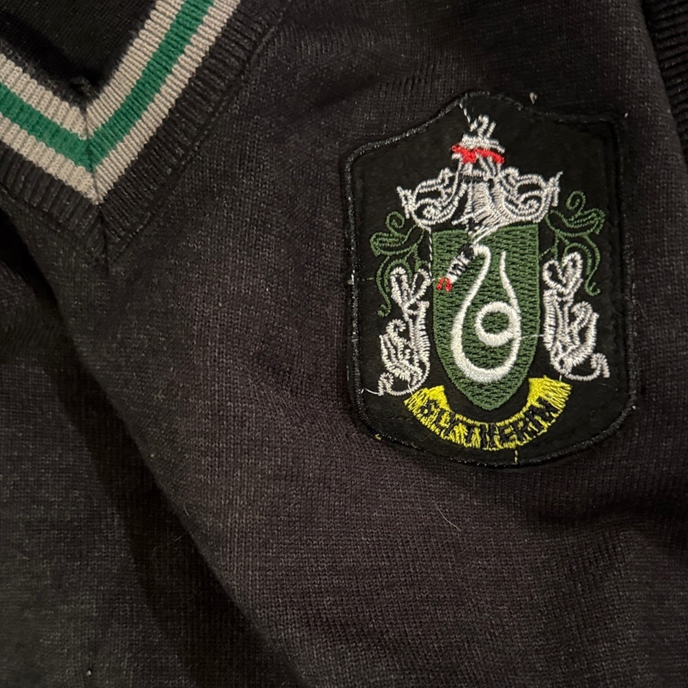 Harry Potter Slytherin Cape and Sweater Vest - Picture 3 of 11